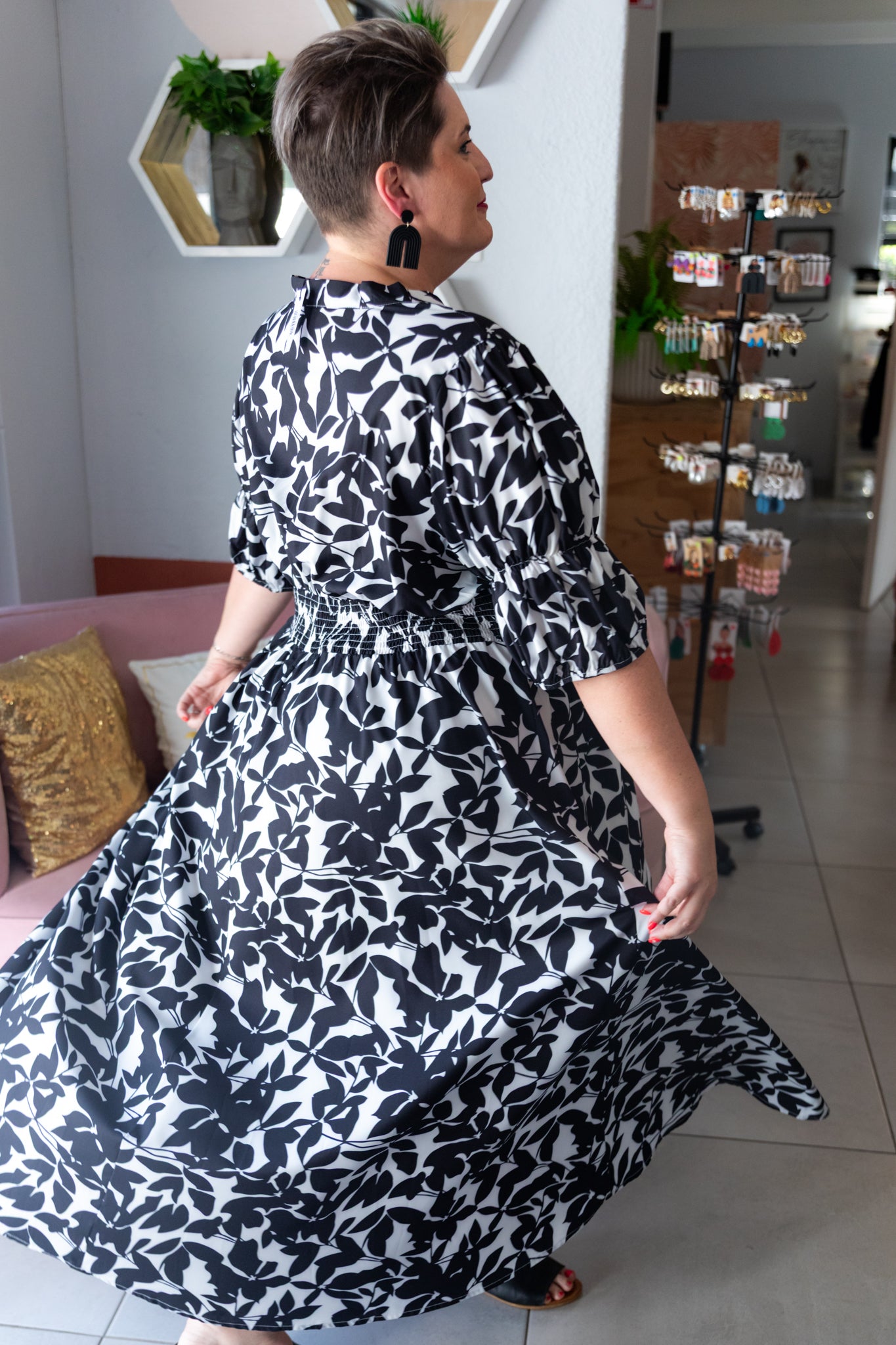 Black and White SHEIN VCAY Plus Size Women's Summer Holiday Tropical Plant Print Short Sleeve Maxi Casual Dress With Split Hem