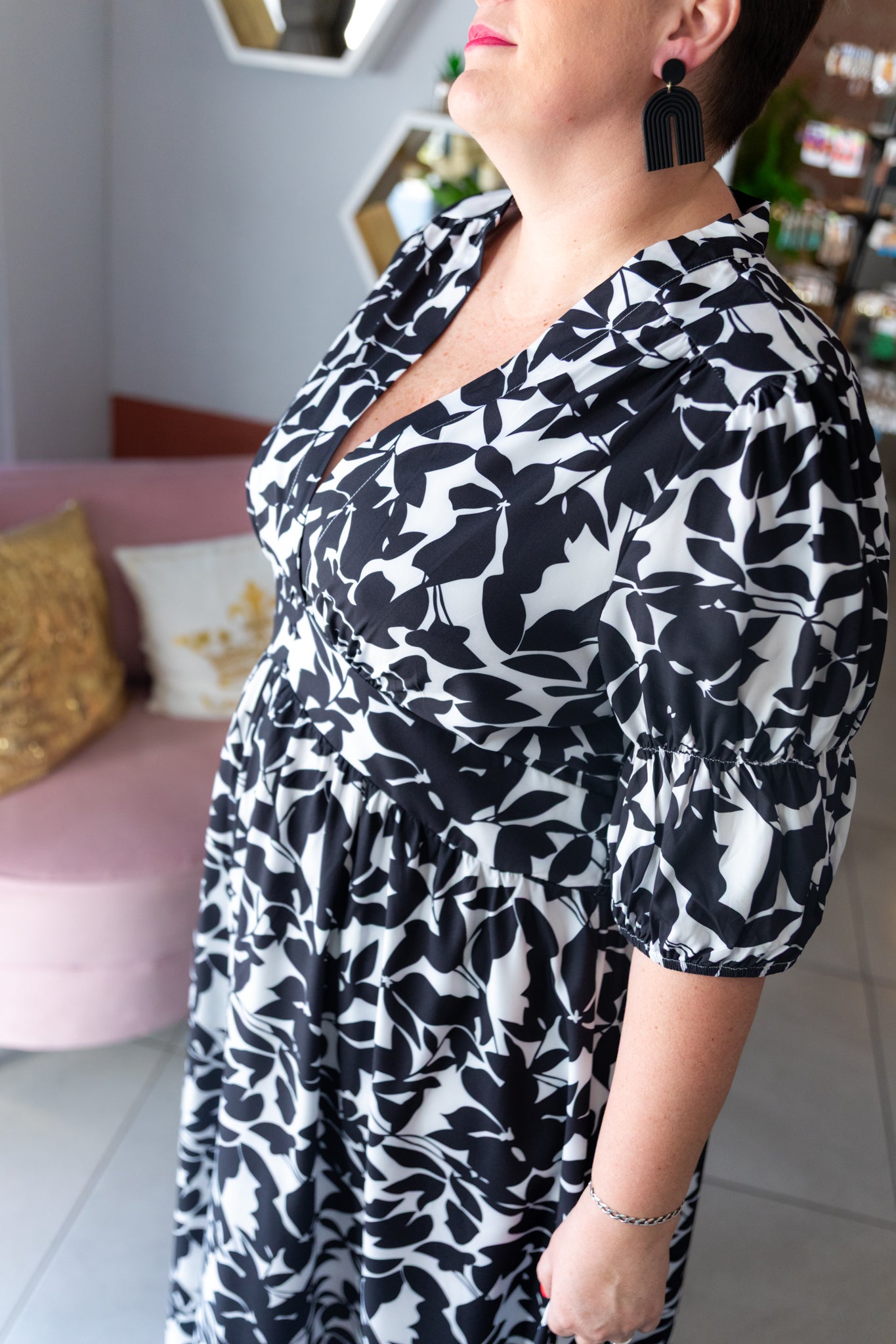 Black and White SHEIN VCAY Plus Size Women's Summer Holiday Tropical Plant Print Short Sleeve Maxi Casual Dress With Split Hem