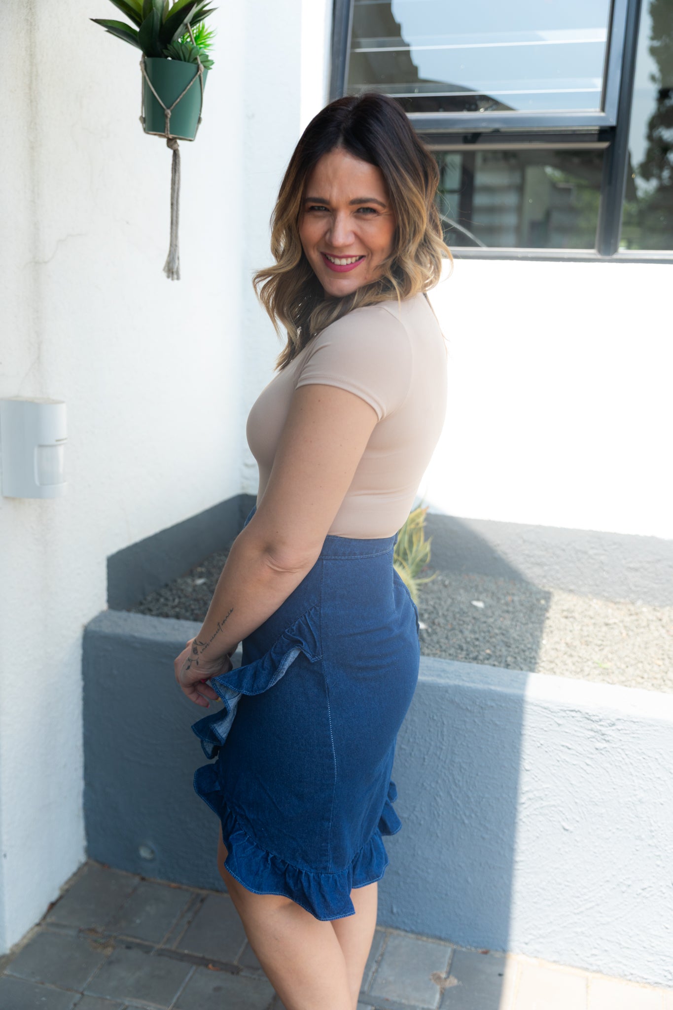 Ruffle Hem Denim Skirt – Dark Wash