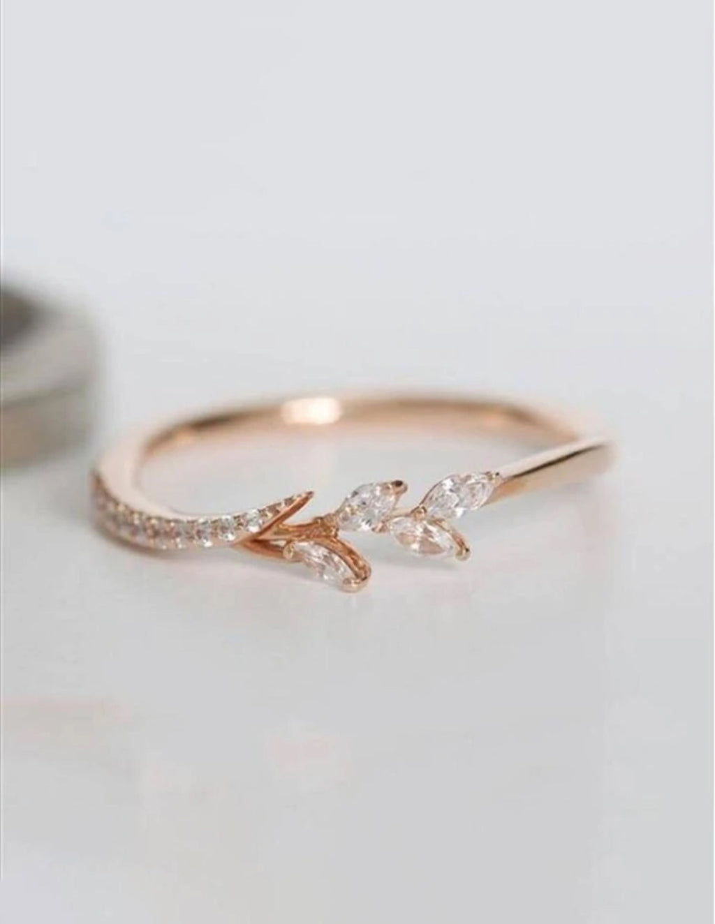 Cubic Ziconoa Leaf Pattern Rose Gold Ring