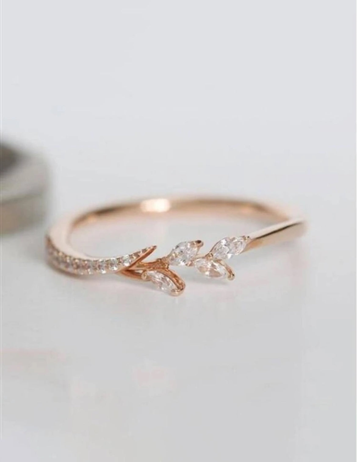 Cubic Ziconoa Leaf Pattern Rose Gold Ring