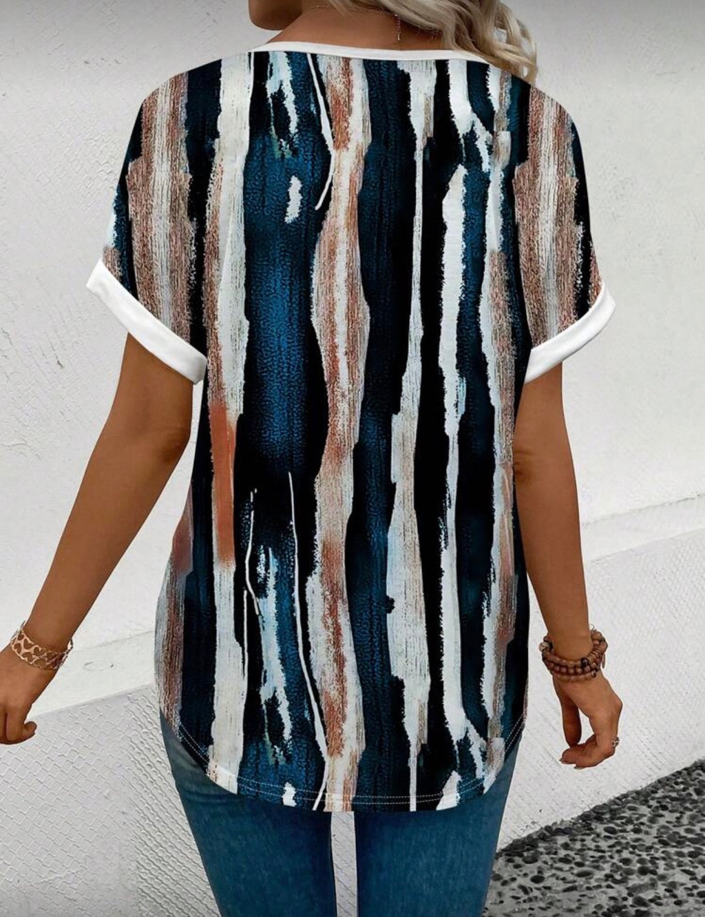 Abstract Stripe V-Neck T-Shirt