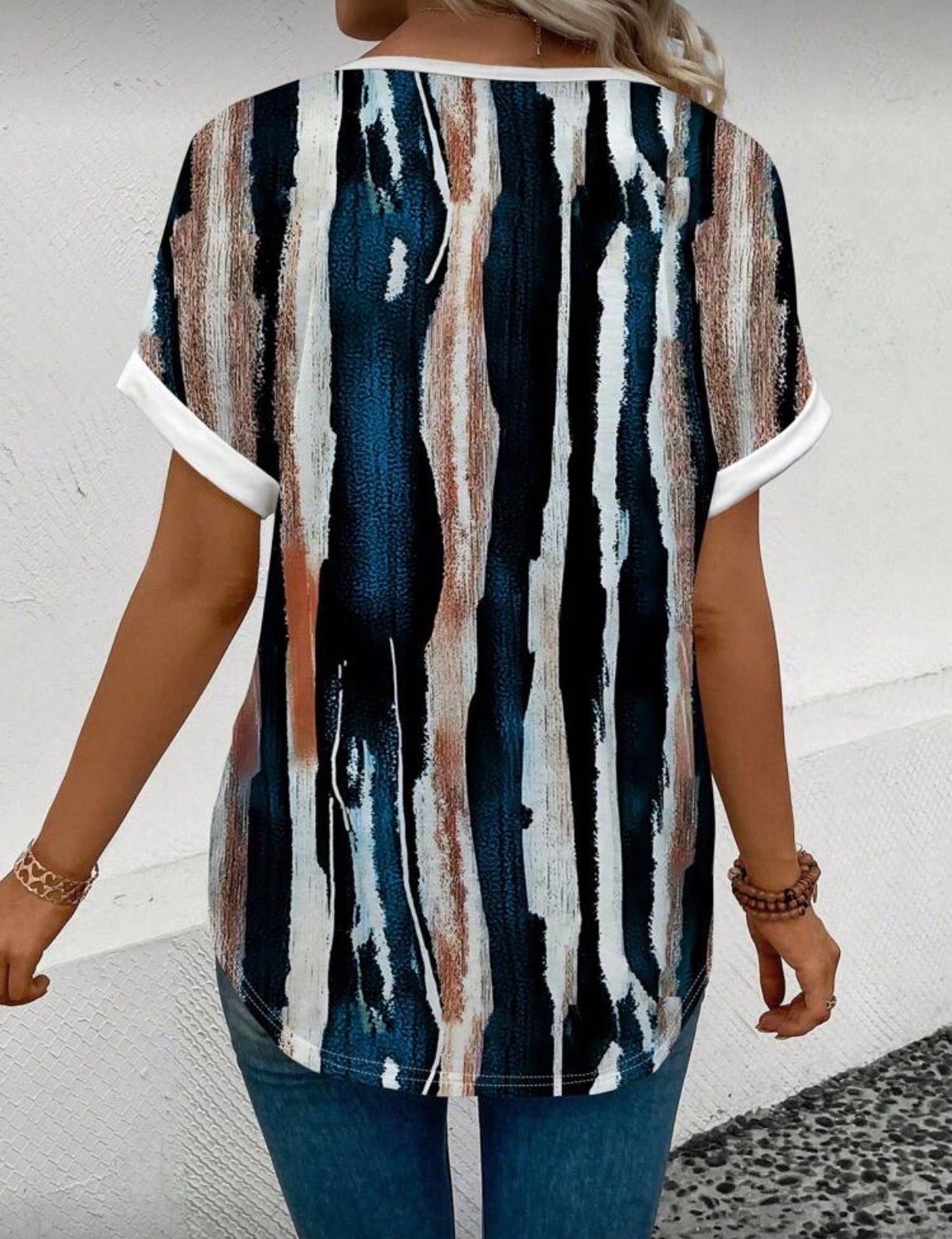 Abstract Stripe V-Neck T-Shirt