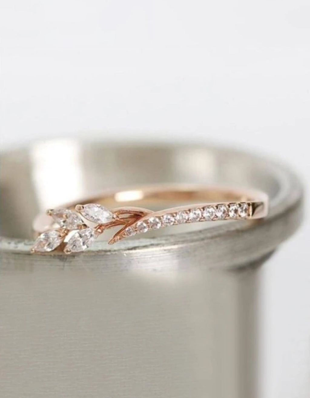 Cubic Ziconoa Leaf Pattern Rose Gold Ring