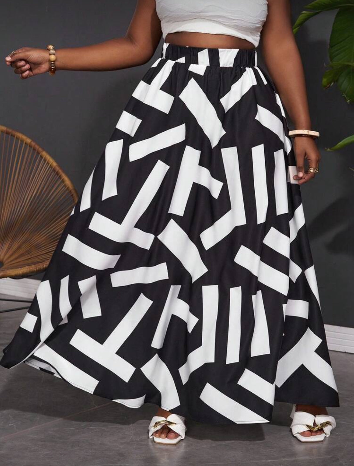 Black and White Patterned Flow Skirt (Curve)