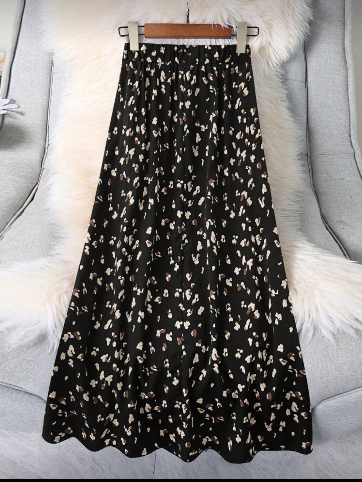 Black Pattered Flowy Skirt (Curve)