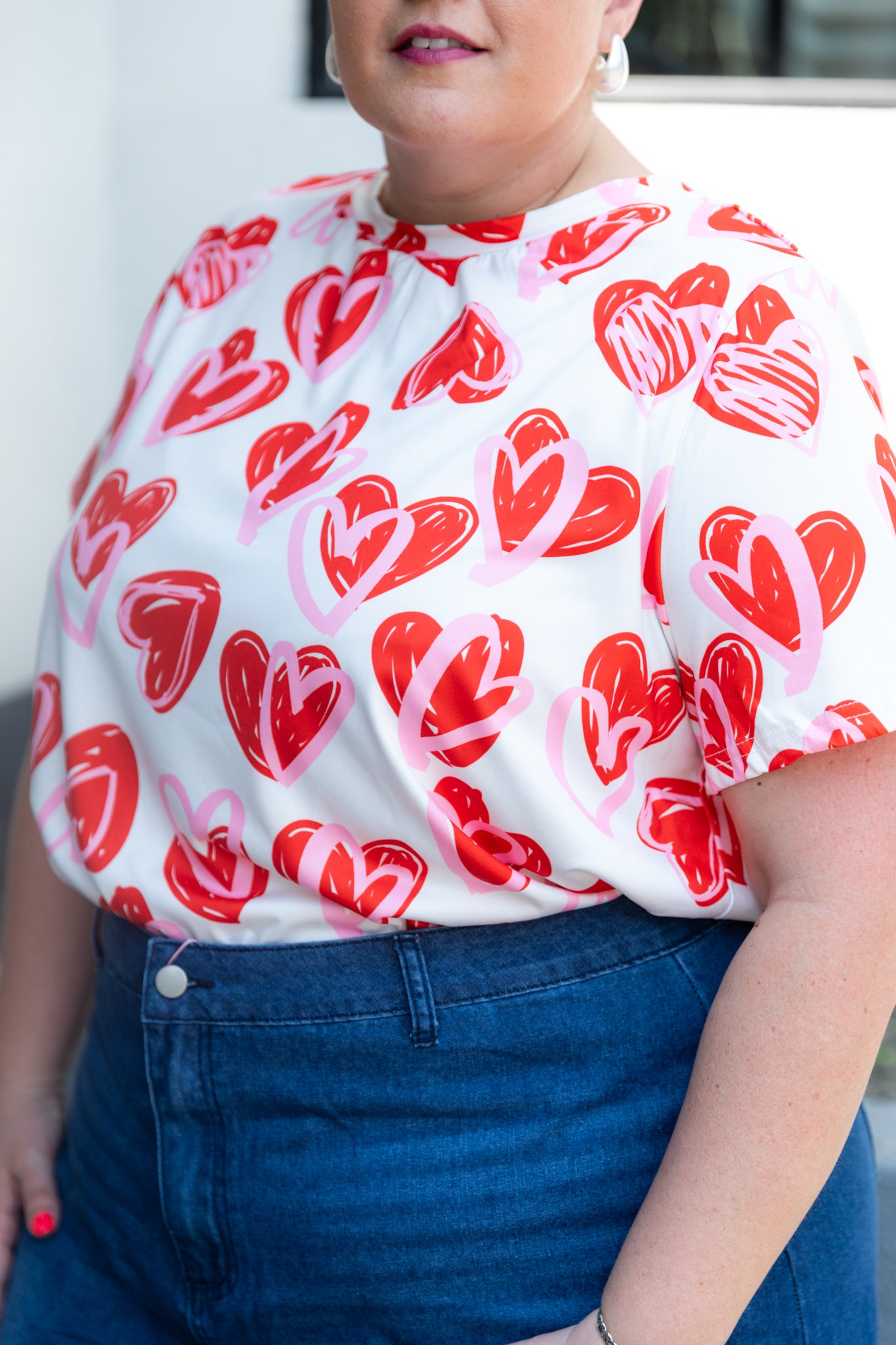 Red Heart Print Curve Tee
