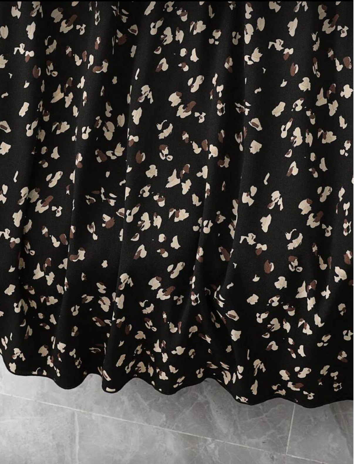 Black Pattered Flowy Skirt (Curve)