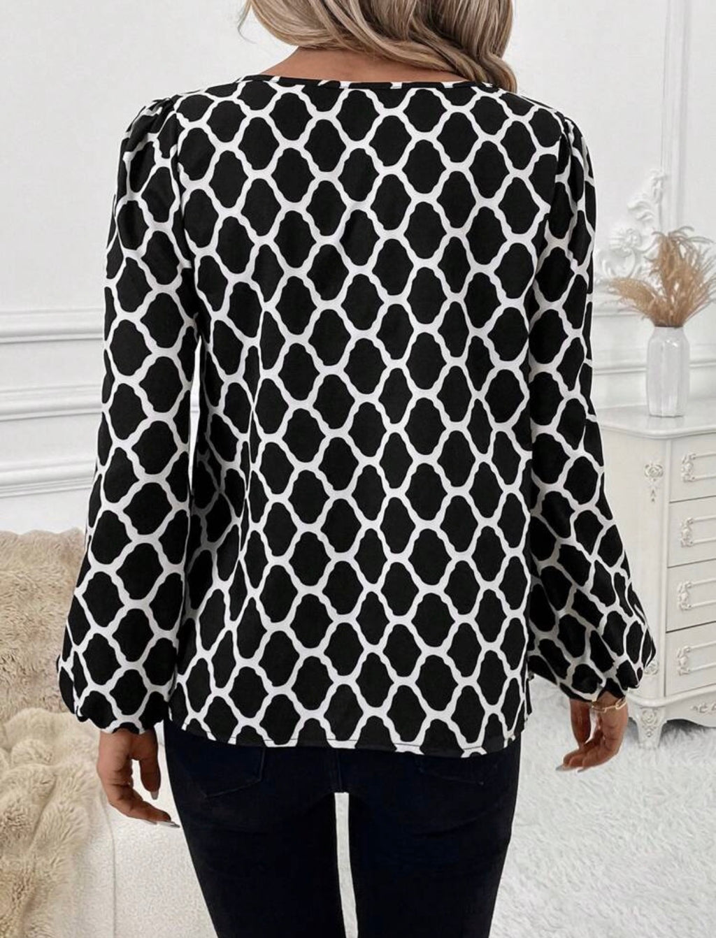 Black-White-Geometric-Blouse-back