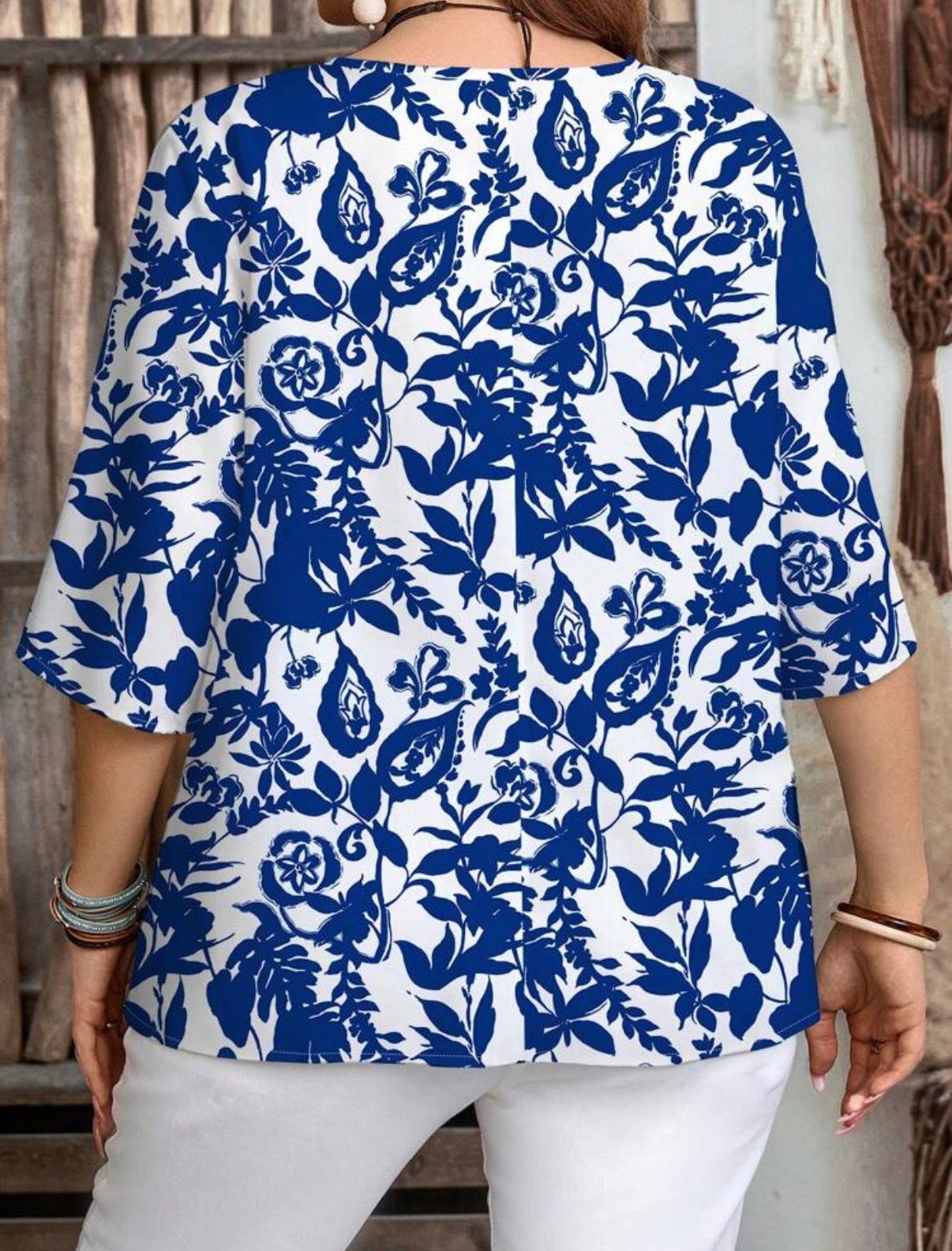 CURVE-Blue-White-Floral-Mandarin-Collar-3-Buttons-Blouse-sizing-back