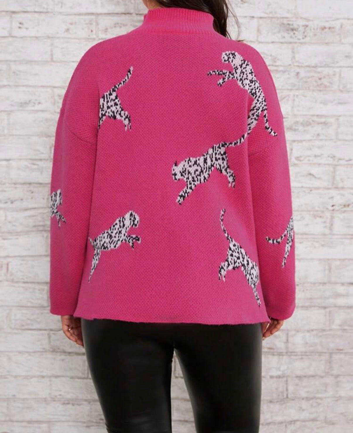 CURVE-Hot-Pink-Leopard-Scattered-Motive-Knit-back