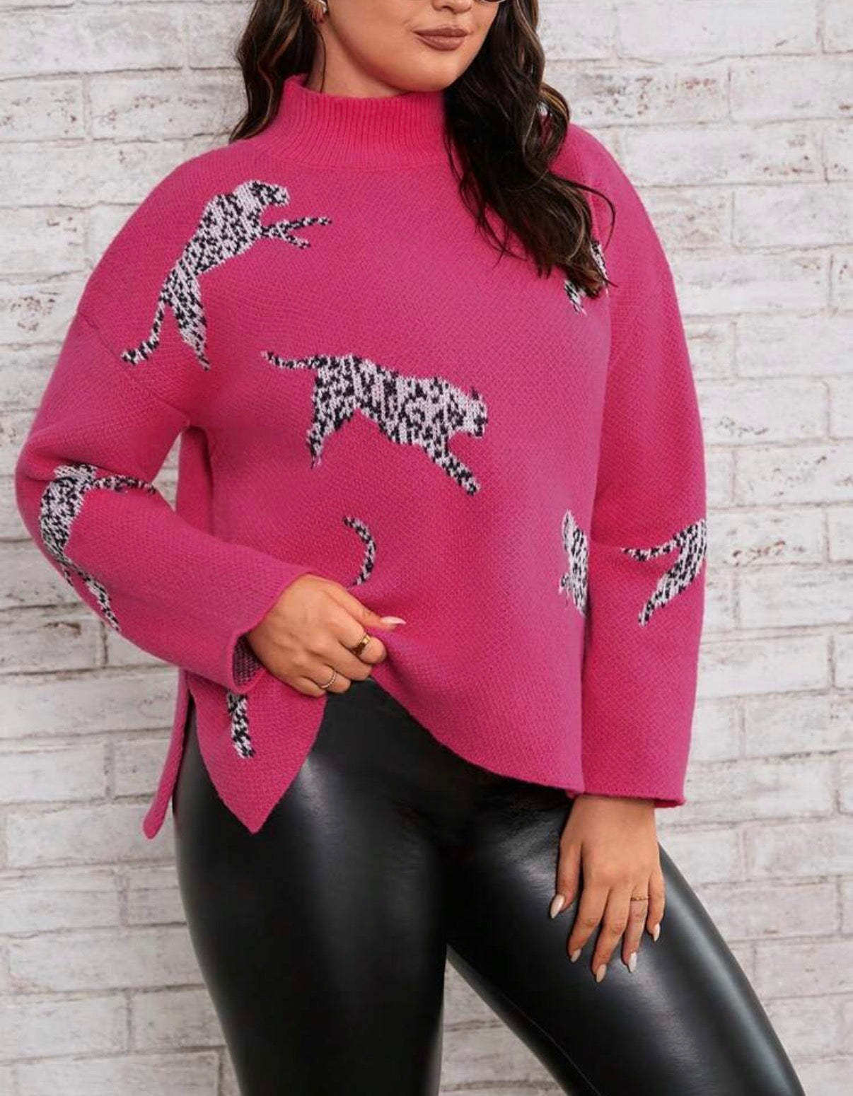 CURVE-Hot-Pink-Leopard-Scattered-Motive-Knit-front