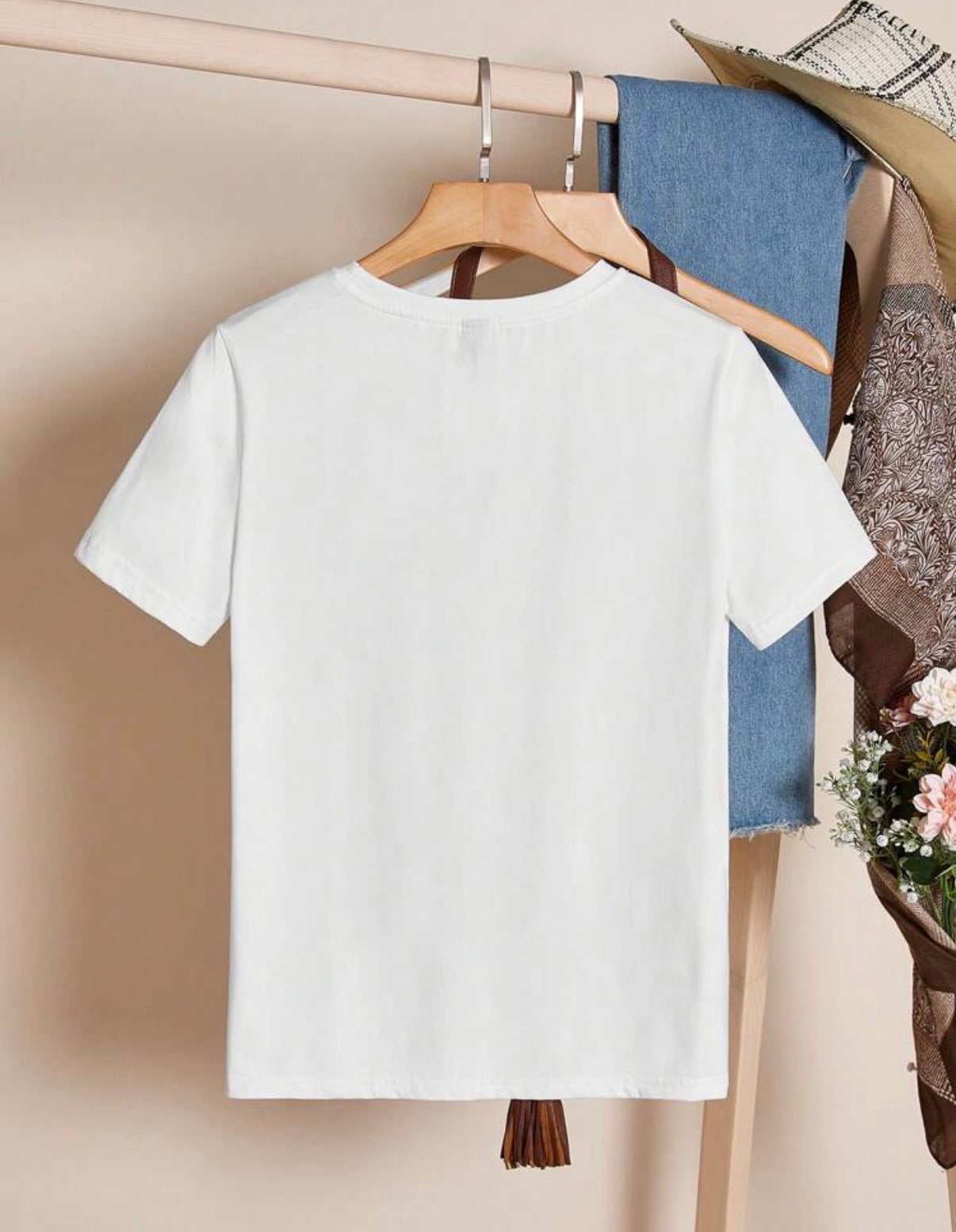 Ciao-White-Leopard-Print-Graphic-T-Shirt-back