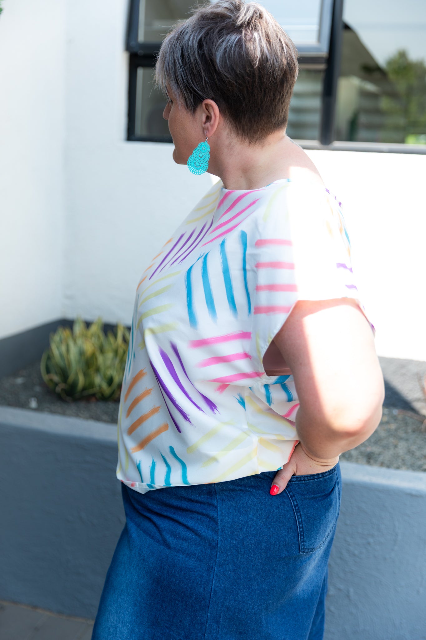 Curve-Rainbow-Brushstroke-tshirt-side2