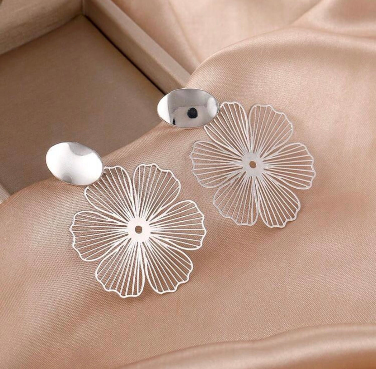 Silver-Flower-Laser-Cut-Clip-ON -Earrings-front