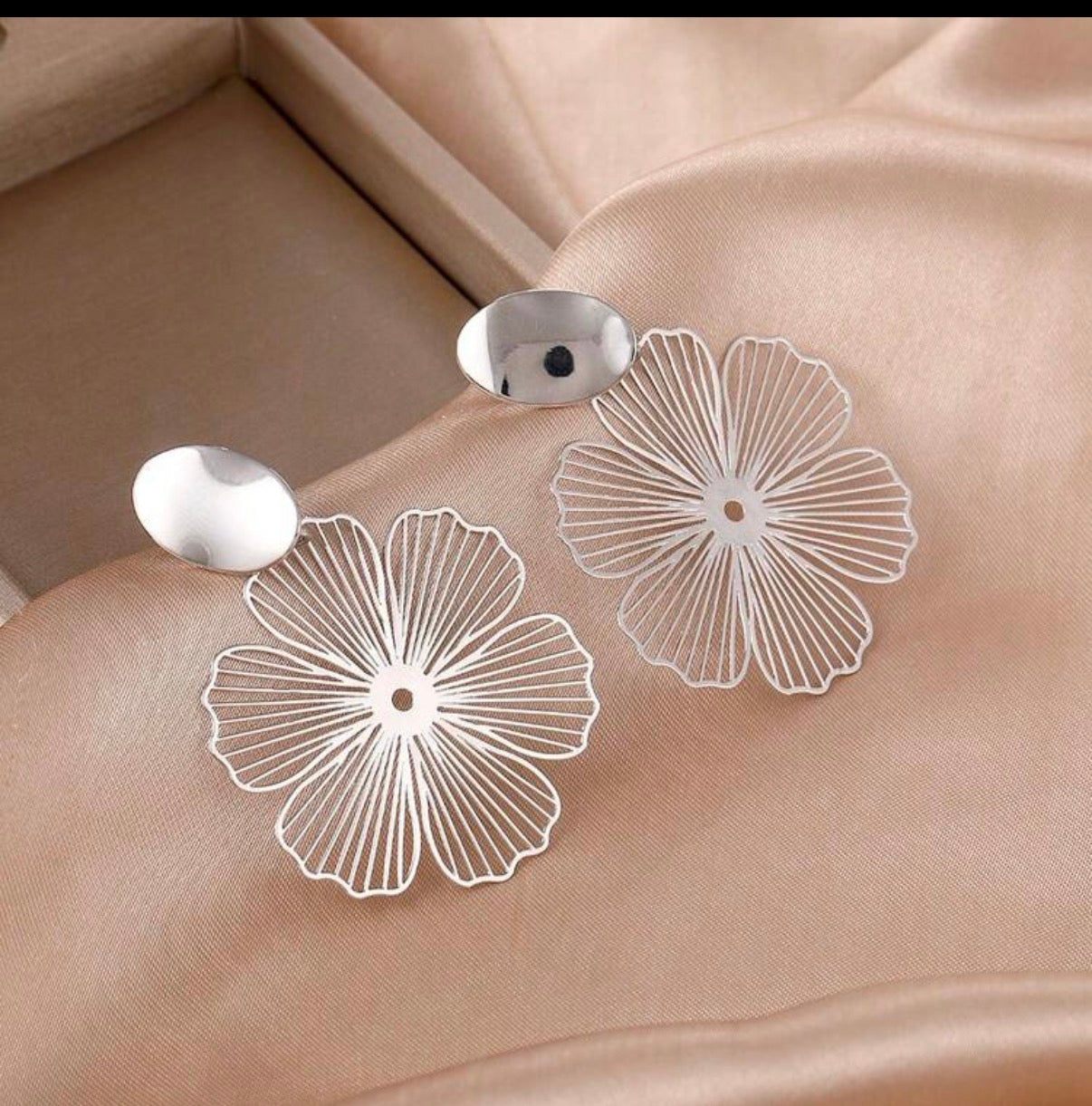 Silver-Flower-Laser-Cut-Clip-ON -Earrings-side