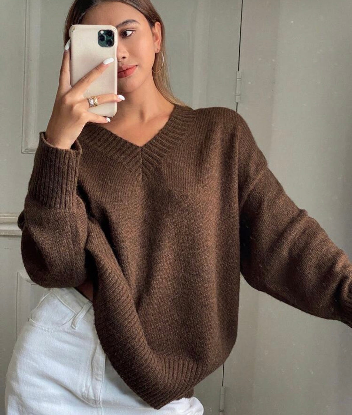 V-Neck-Chocolate-Oversized-Soft-Knit-Jersey-front-detail