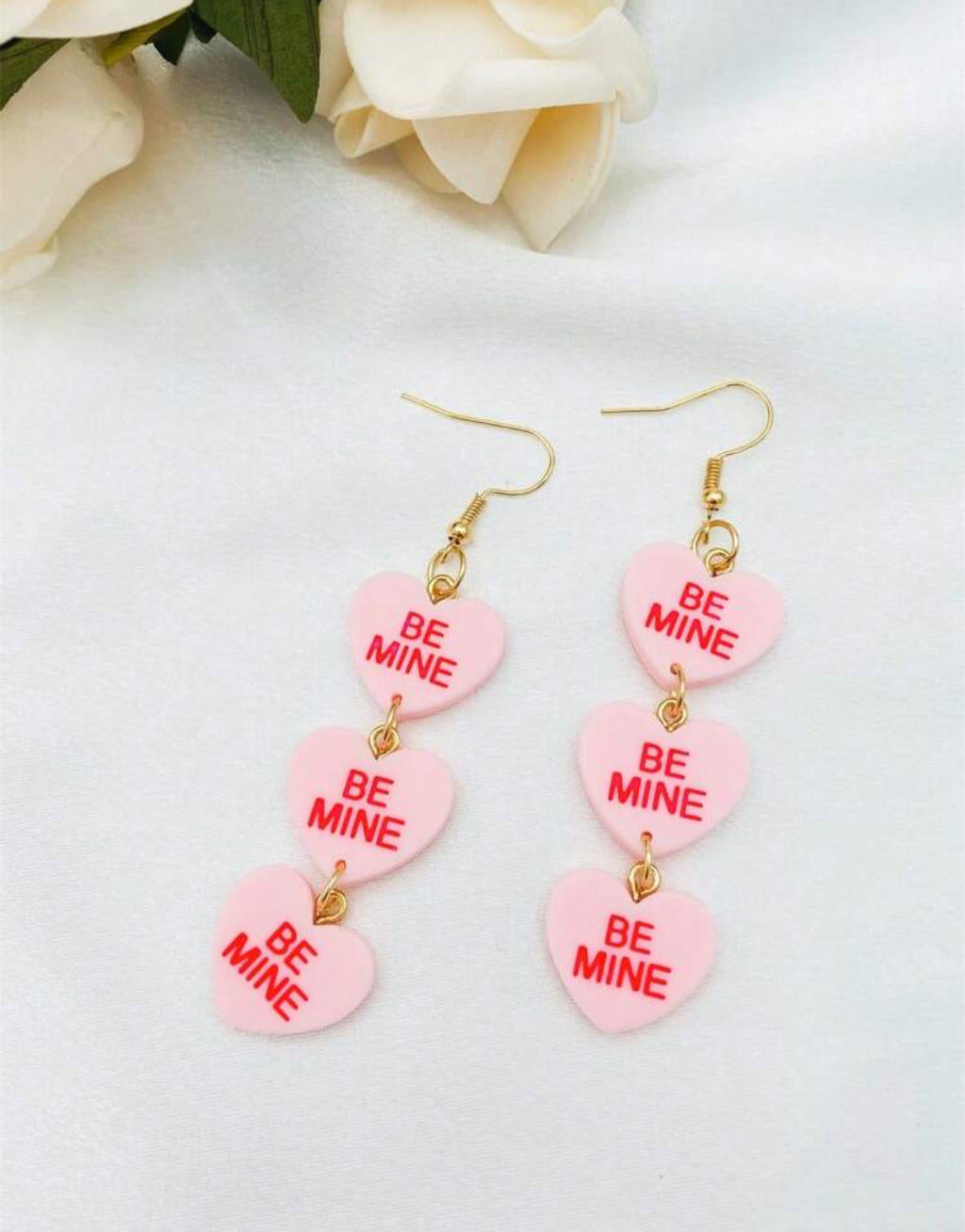 3-tier-romantic-Be-Mine-heartshaped-Earrings-detail