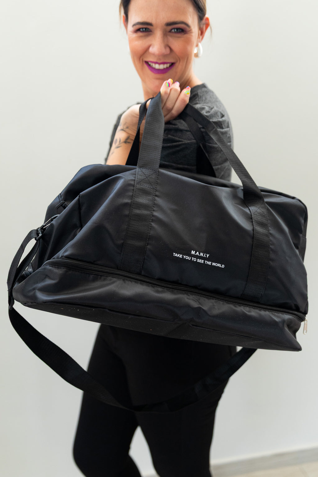 Duffel-Bag-with-Shoe-Compartment-black-lifestyle