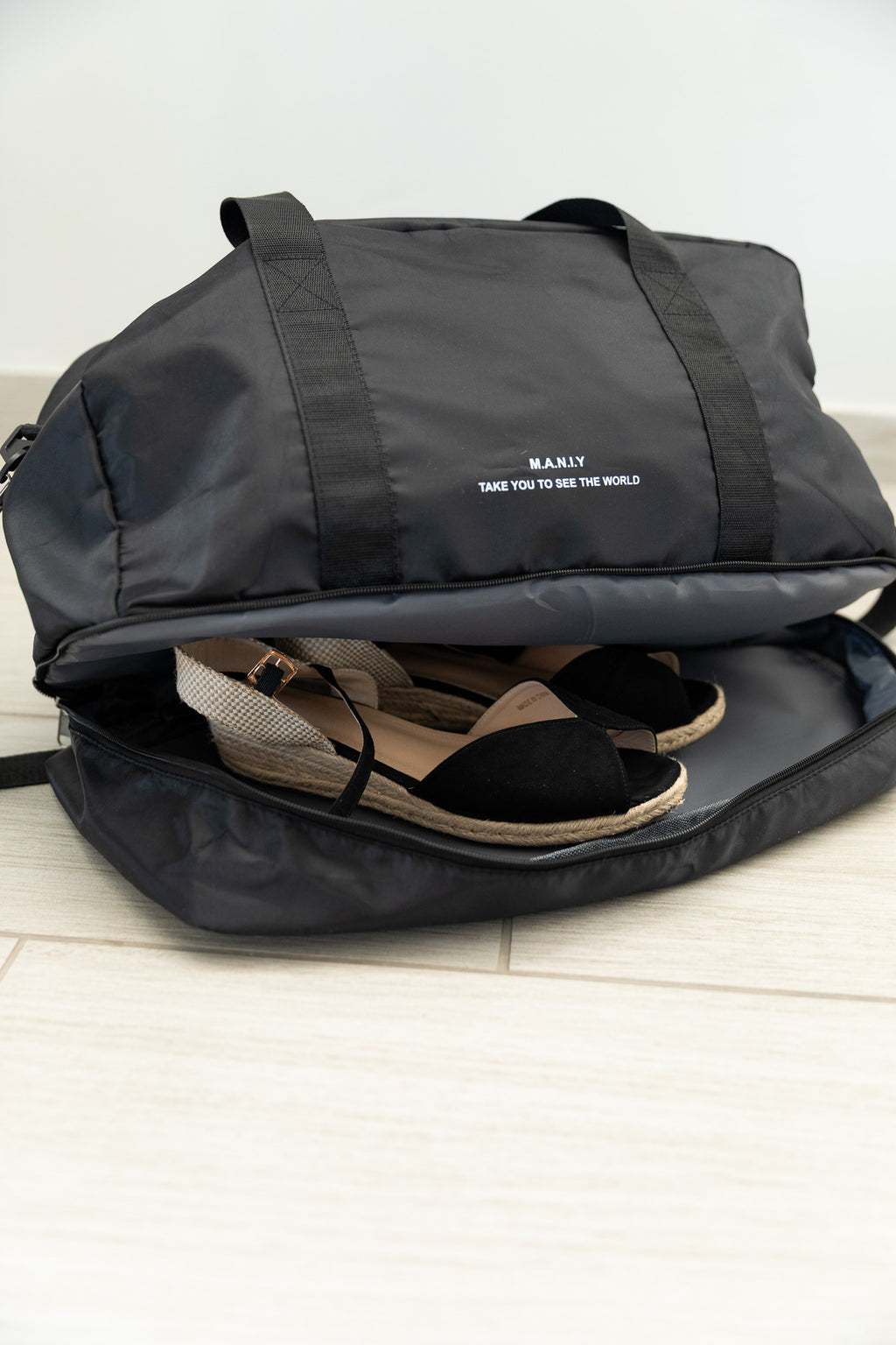 Duffel-Bag-with-Shoe-Compartment-black-side