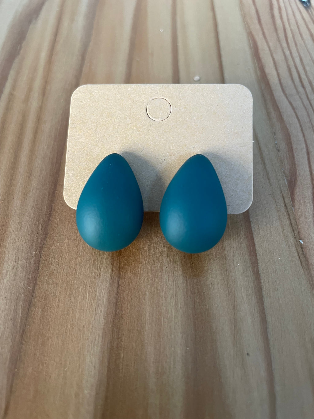 thesqueen.com-blue-Teardrop-Stud-Earrings-blue-lifestyle