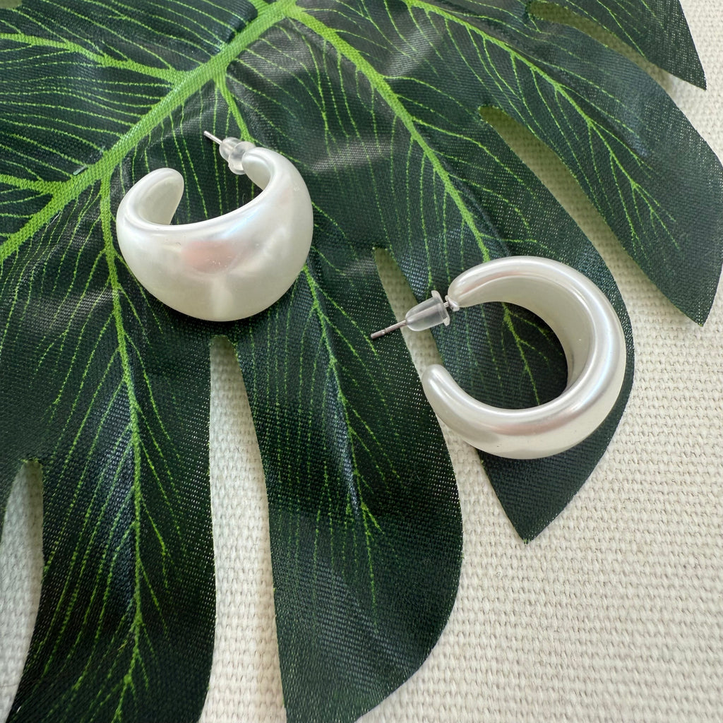 bold-Pearl-hoop-Earrings-side