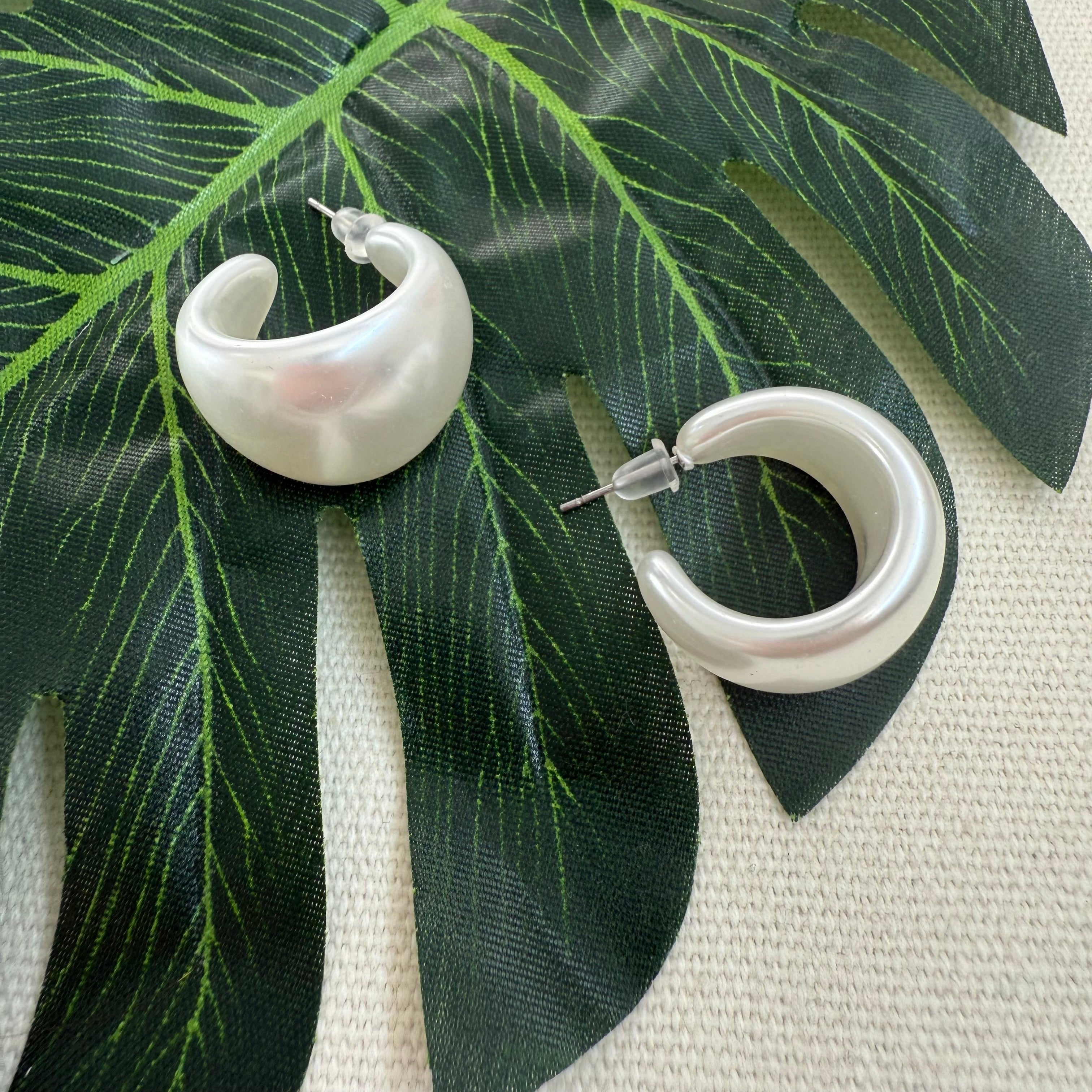 bold-Pearl-hoop-Earrings-side