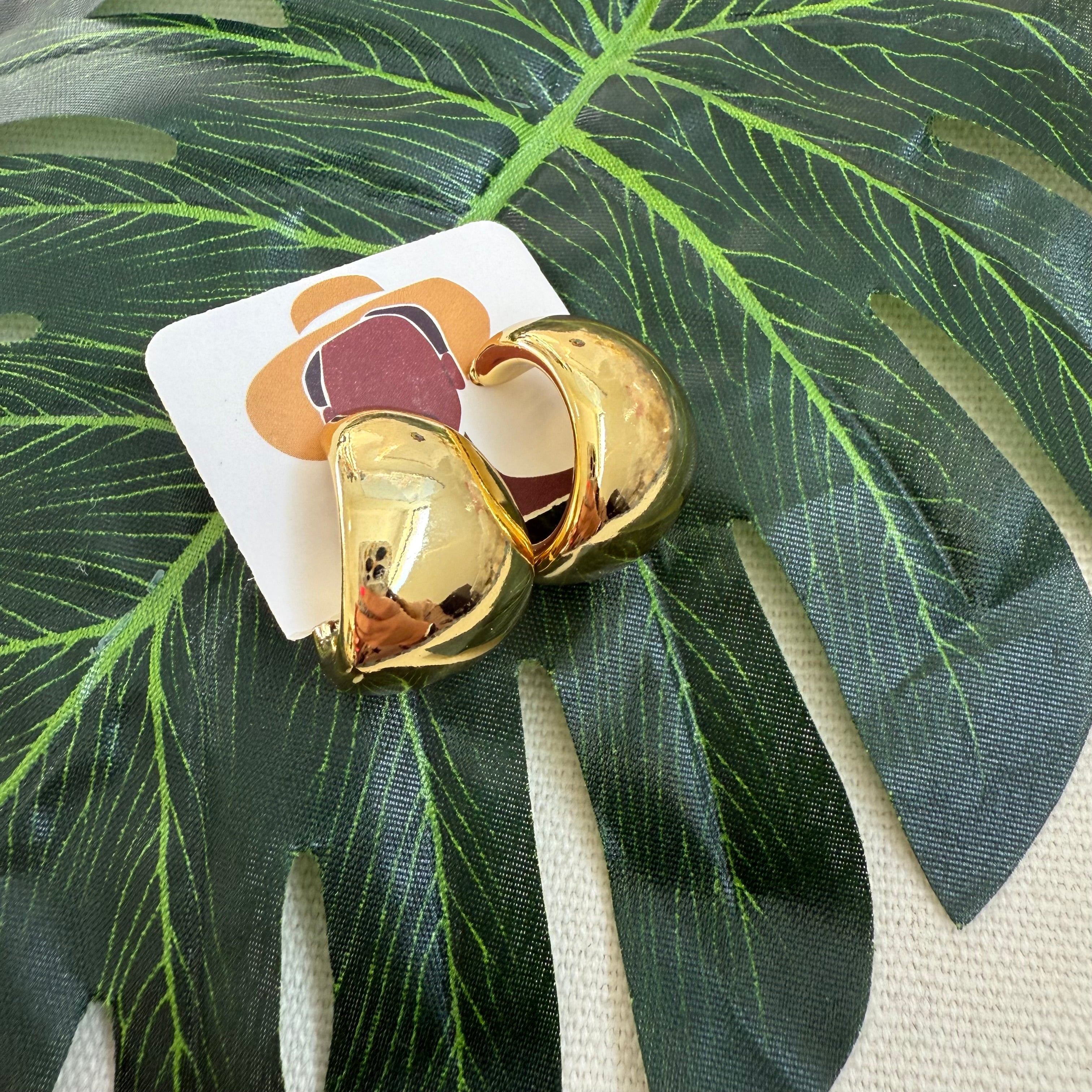 gold-thick-hoop-earings-large-size-side