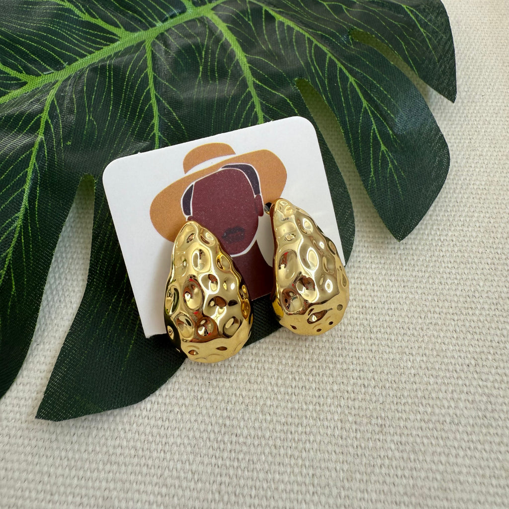 gold-thick-shell-hammered -hoop-earings-large-size-top
