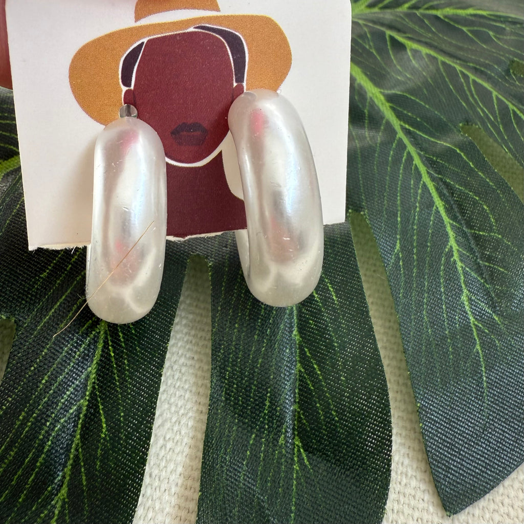 plain-Pearl-hoop-Earrings-top