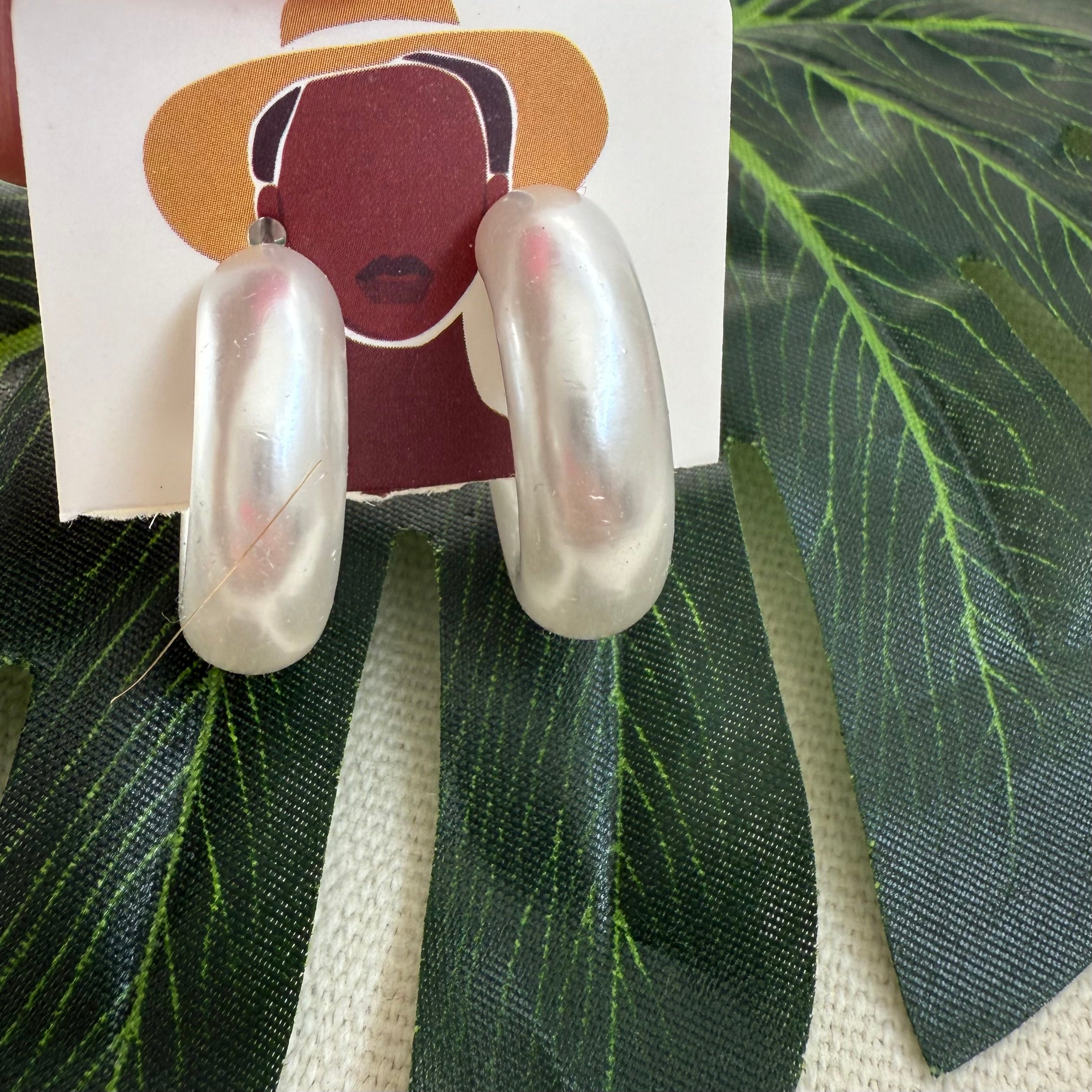 plain-Pearl-hoop-Earrings-top