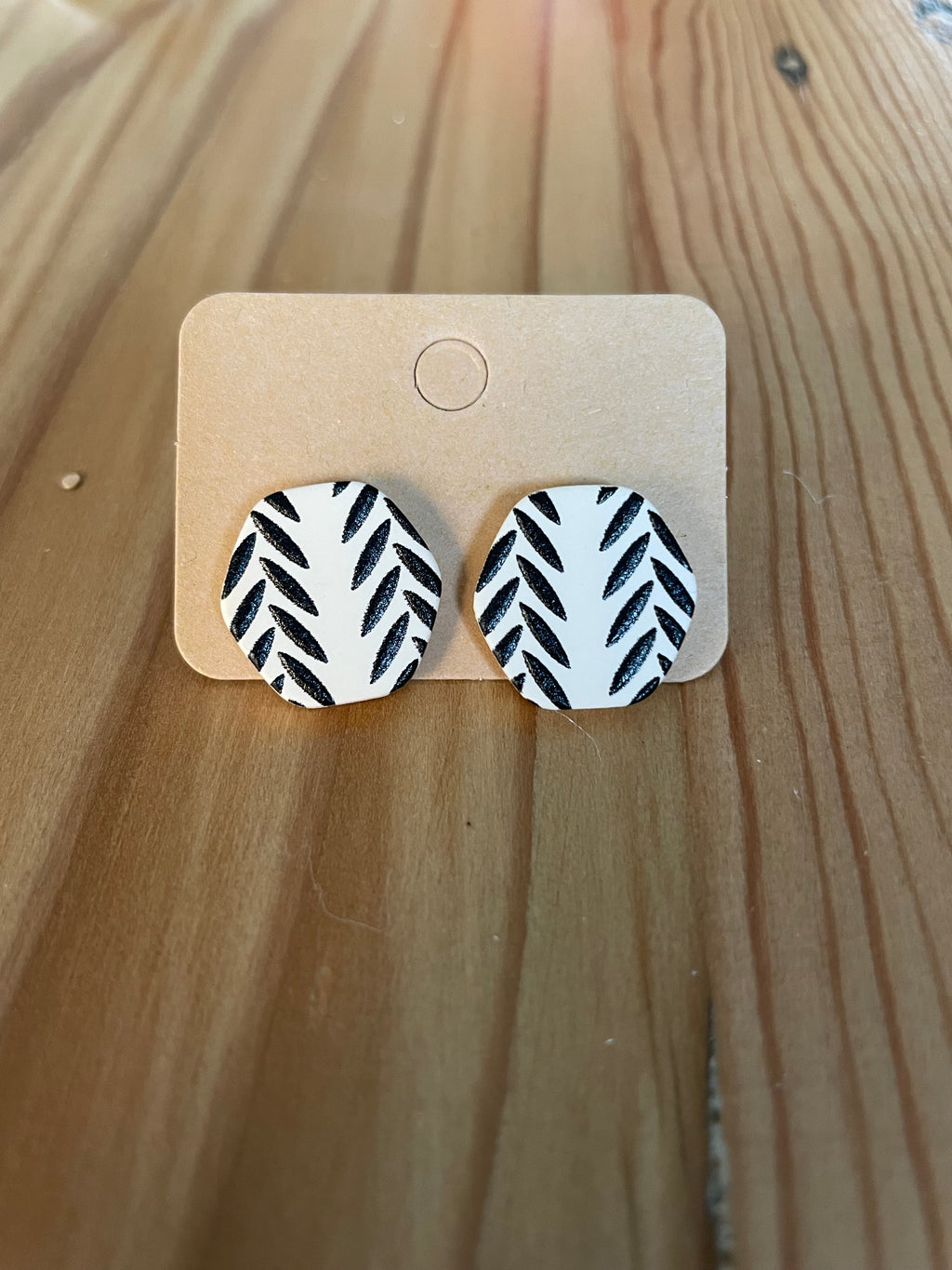 round-herringbone-earings-front